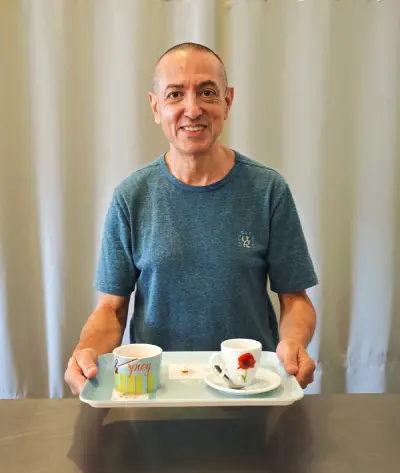 Jean-Marc est très épanoui au sein du café cantine Mamassane