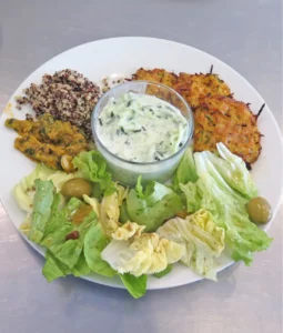Plat du jour équilibré servi tous les jours au café cantine Mamassane