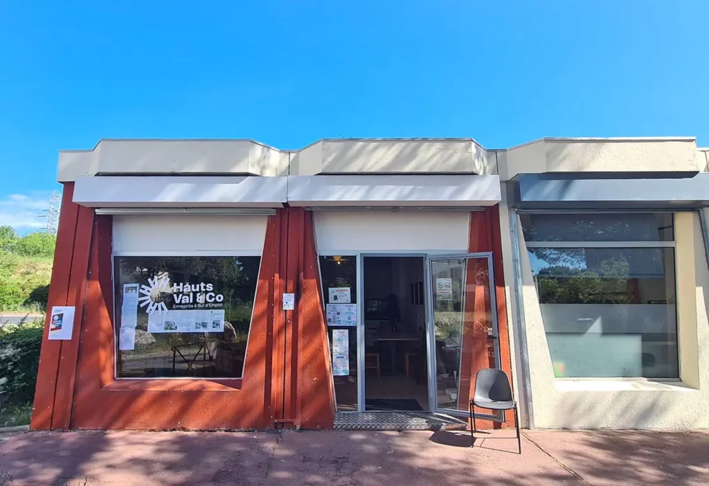 Café cantine solidaire Mamassane : un repère visuel pour nous trouver