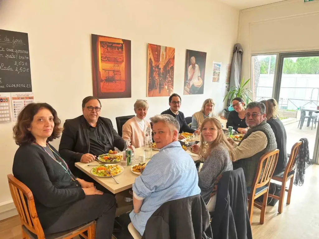 À Mamassane, les tables s'allongent selon le nombre de convives