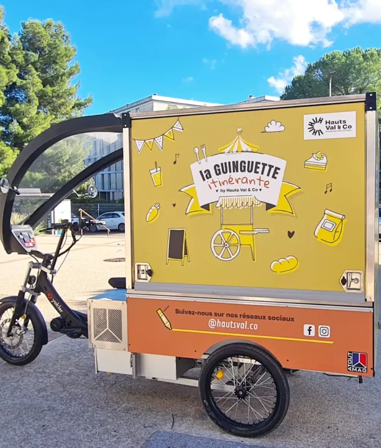Notre vélo nomade qui propose une nourriture de type snacking préparée à Mamassane