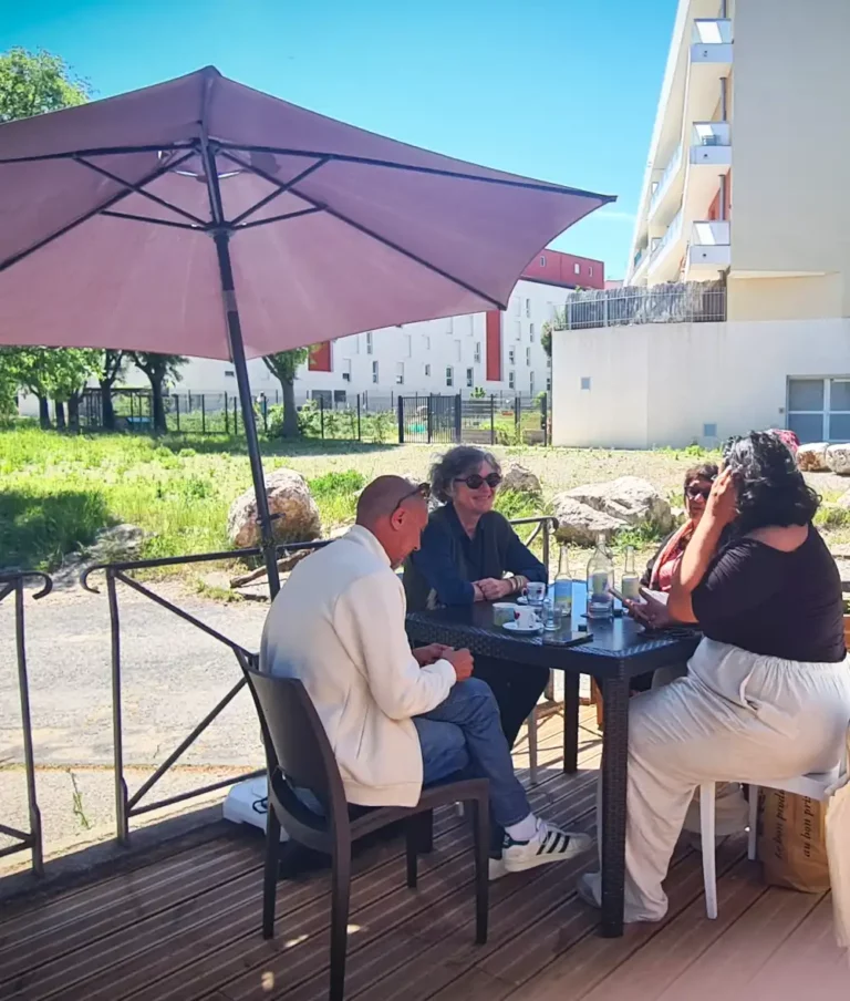 La terrasse de notre café cantine Mamassane